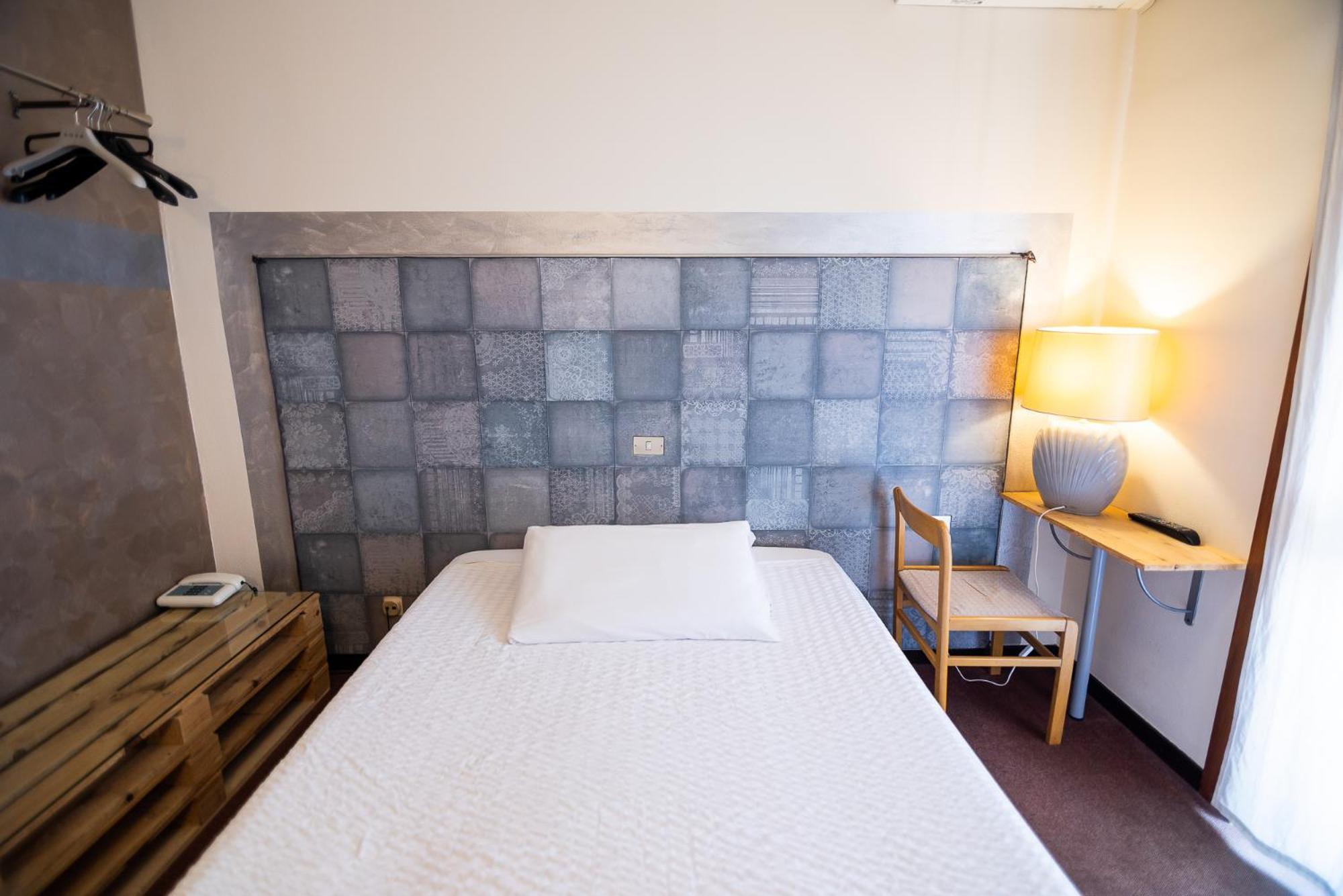 Small Double Room,1630870614:JPEG